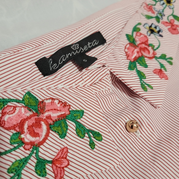 Kamiseta off-the-shoulder red button top with floral embroidery - Picture 2 of 5